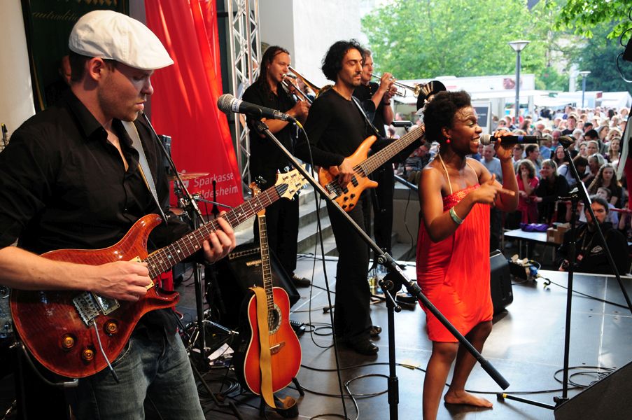 11 10 Carmen Brown & The Elements
