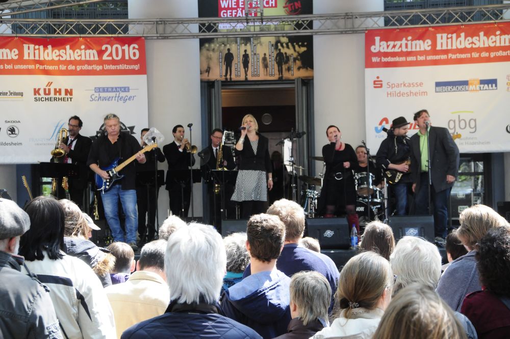 16 01 Blues Guys & Guinness Horns